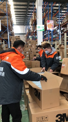 愛心馳援 快遞公司優(yōu)先保障武漢應(yīng)急物資運輸