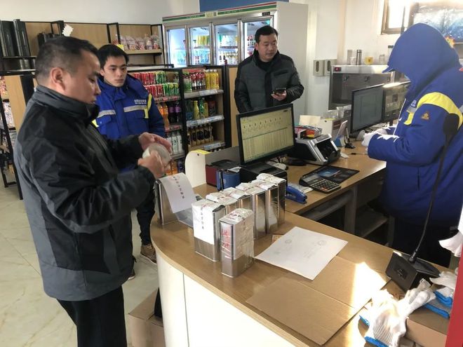 黃梅縣市場監(jiān)管局迅速行動，對曝光加油站進(jìn)行抽樣檢測與市場調(diào)研